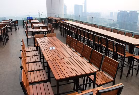 Suất ăn uống ngắm pháo hoa ở các tòa nhà cao lên tới cả triệu đồng/người