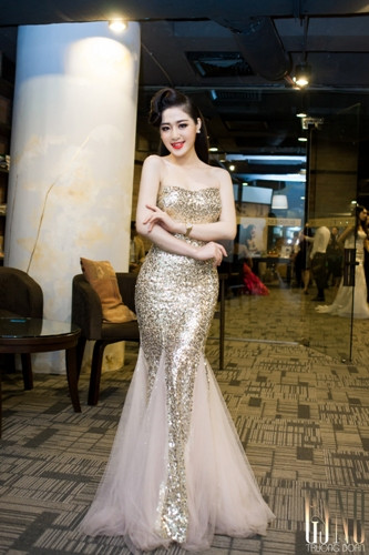 Thần tượng của Á khôi tài sắc này là cô Kim Tiến và chú Lại Văn Sâm.