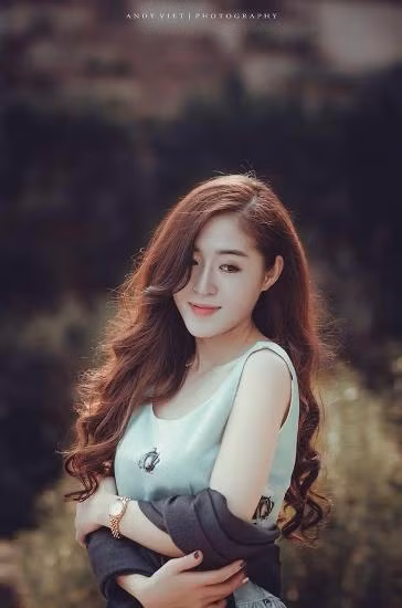 Ve dep nuot na cua nu phong vien truyen hinh Quang Ninh