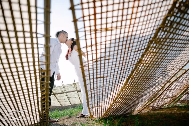 Bộ ảnh cưới được thực hiện tại Hóc Môn - TP HCM, quê hương của cô dâu Bạch Mai.