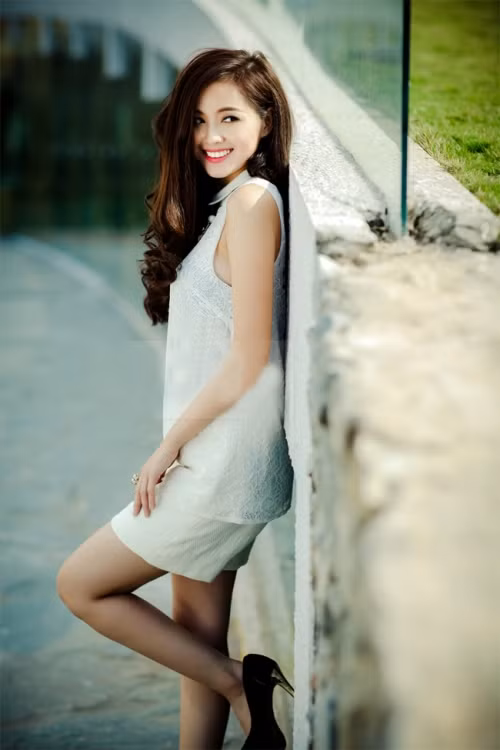 Hotgirl Tâm Tít được yêu thích bởi sở hữu một vẻ đẹp ngây thơ, trong sáng và nụ cười tỏa nắng.