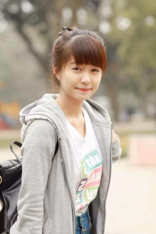 Tuy nhiên nhờ gương mặt xinh xắn cùng cách phối đồ hợp thời trang nên cô bạn vẫn thu hút một lượng người theo dõi nhất định.