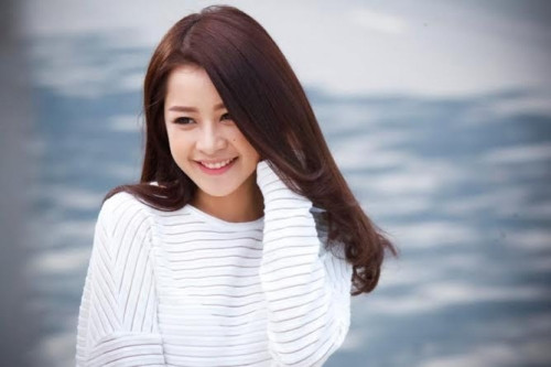 Hotgirl Chi Pu là cái tên đã quá quen thuộc không chỉ với giới trẻ mà còn với đông đảo khán giả truyền hình. Cô gái này sinh năm 1993. Sở hữu nhan sắc xinh đẹp cùng cách diễn xuất tự nhiên, Chi Pu thu hút rất đông người theo dõi trên trang cá nhân.