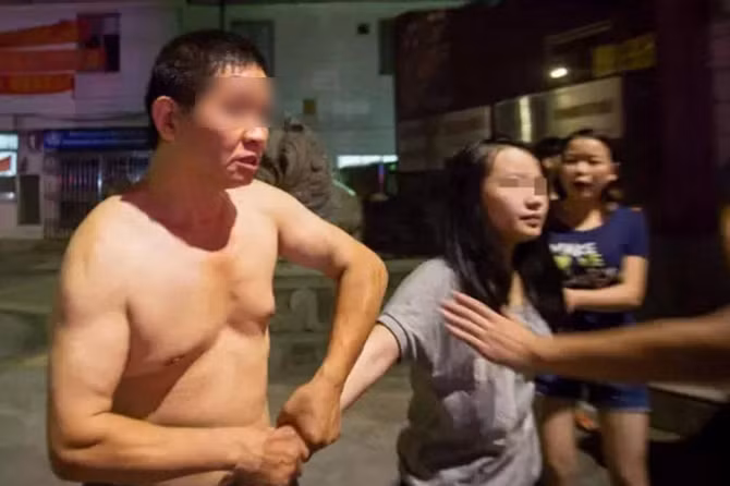 Phan no ong bo yeu rau xanh hanh hung con giua pho