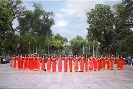 Biểu tượng trái tim thể hiện cho tình yêu đất nước của thế hệ trẻ.