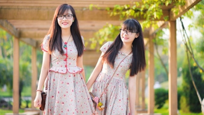 Từ bé, cả 2 chị em đã thích thú với việc học và luôn tự giác tìm hiểu kiến thức trước khi đến lớp.