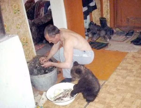 Em đói quá rồi!