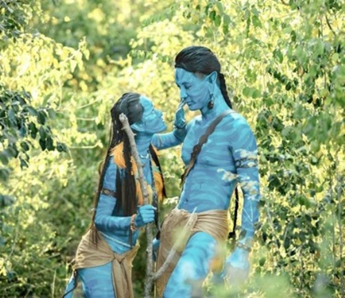 Chủ nhân của bộ ảnh cưới ấn tượng này là Năm Hoàng (SN 1987) và Cẩm Nhung (SN 1993) hiện đang sinh sống tại TP HCM.