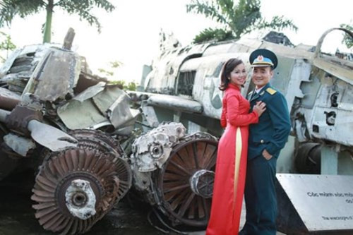 Sau 7 tháng quen và yêu nhau, cuối cùng, cặp đôi Đức Phong – Thanh Hoa đã đi tới một kết cục viên mãn bằng đám cưới ngọt ngào. Chia sẻ về câu chuyện tình của mình, Đức Phong cho rằng đó là một tình yêu đơn giản nhưng sâu tận trong tim và có sức sống mãnh liệt.