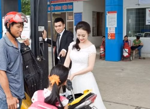 Bộ ảnh được thực hiện trong vòng một ngày liền với những địa điểm là nơi làm việc hằng ngày của chú rể Đức Hướng.