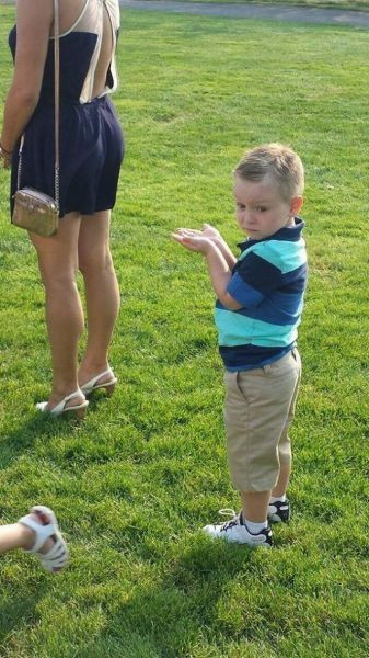 Hành động khó hiểu của bé.