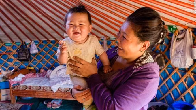 Homestay. Hầu hết các công ty du lịch lữ hành đã phát triển các chuyến tham quan ngắn tới các gia đình du mục khi đến Mông Cổ.