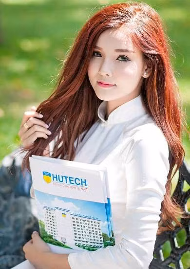 Cô bạn được biết đến là nữ sinh tài năng, xinh đẹp và có chiều cao ấn tượng 1,76m.