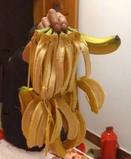 Đẳng cấp ăn chuối...