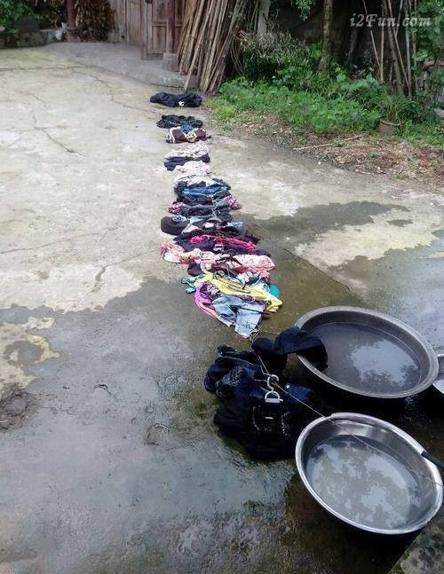 Vừa giặt hai chậu quần áo, phơi xong và cái kết đắng.