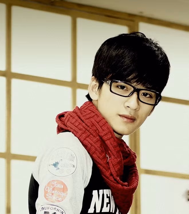 Chàng diễn viên trẻ chia sẻ: “Mình cảm thấy khá may mắn với vai diễn đầu đời này. Tham gia bộ phim, mình được các bậc tiền bối, anh chị trong ê-kíp chỉ bảo tận tình. Sau khi kết thúc, mình cảm thấy như một con người mới, tự tin, mạnh dạn hơn, không còn lầm lì, ít nói như trước”.