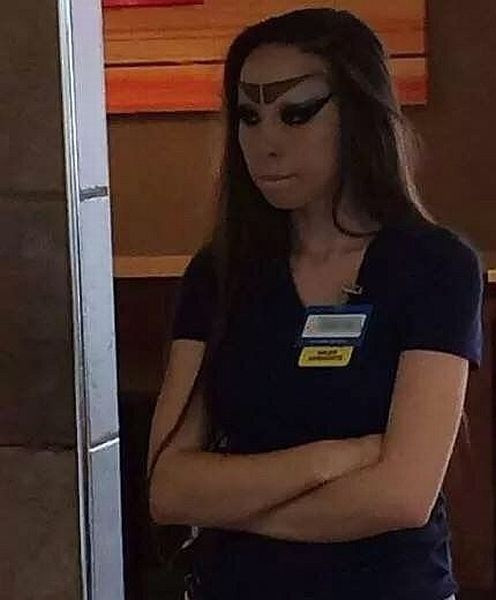 Cô ấy muốn "dọa ma"?