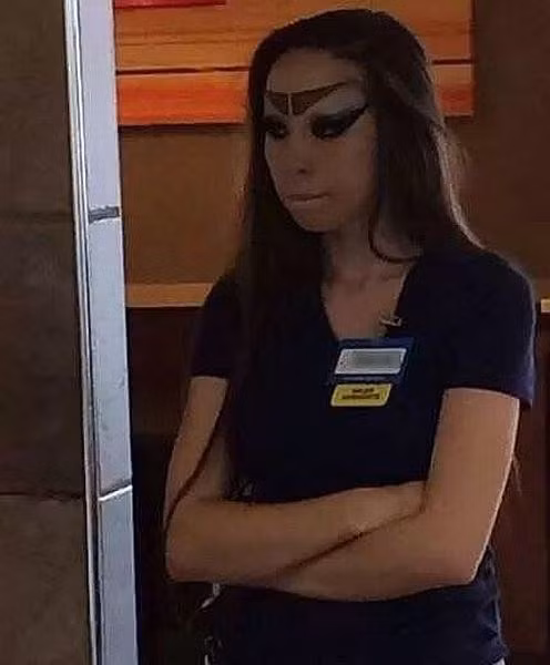 Cô ấy muốn "dọa ma"?