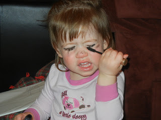 Để bé tự làm!