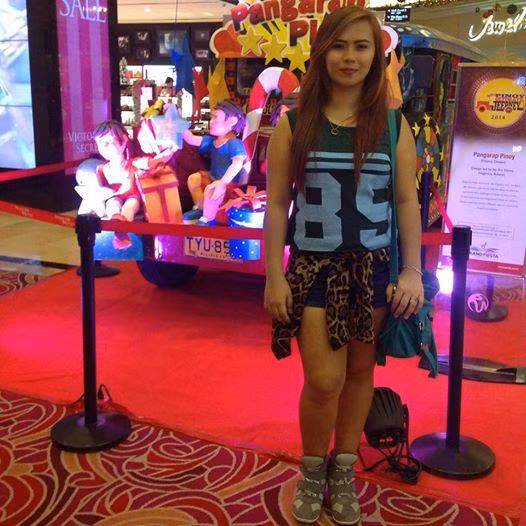 Dang sau cau chuyen tinh yeu cua cap doi dua lech-Hinh-3