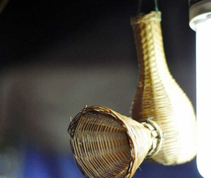 Dụng cụ bắt cá như đụt, giỏ đựng cá gắn liền với ký ức của nhiều người xa quê ở lại Sài Gòn ăn Tết. Họ gặp những món đồ này giữa Sài Gòn, nhiều ký ức tuổi thơ ùa về.