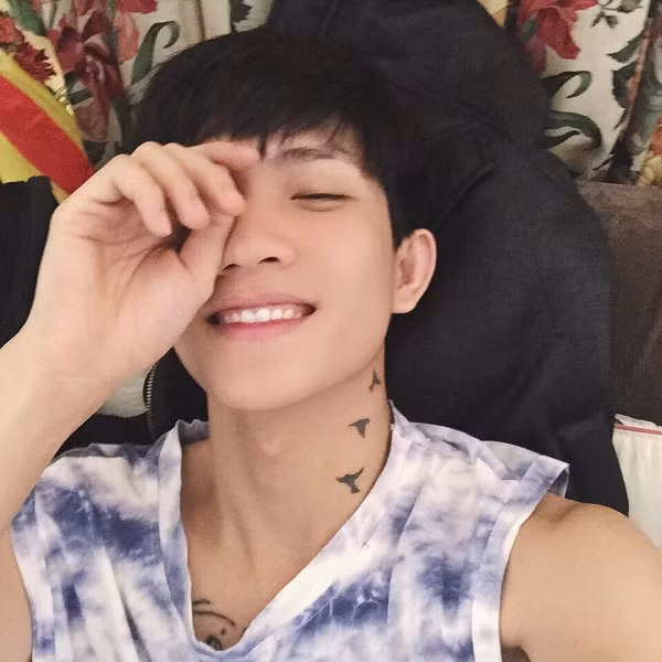 Việc đứng đầu một BXH sắc đẹp khiến Tuấn Phong đối mặt với việc bị soi mói về ngoại hình.