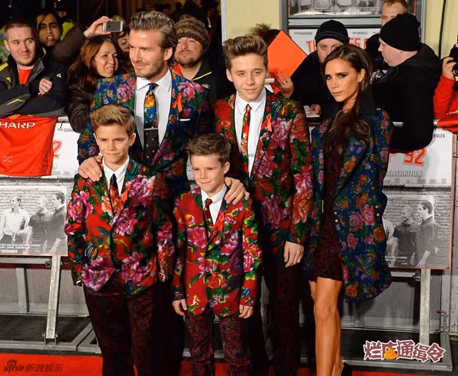 Gia đình Beckham "lăng xê" mốt chăn con công.