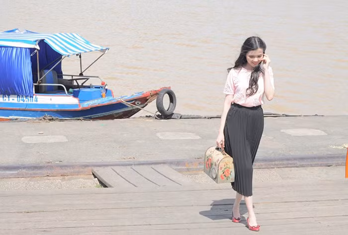 Huỳnh Thúy Vi được nhiều bạn trẻ biết đến và yêu mến trong vai trò Đại sứ Hành trình sinh viên khu vực Đồng bằng Sông Cửu Long