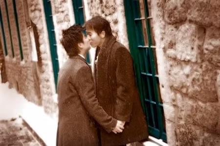 Hai anh thường gọi nhau bằng tên thân mật là Anh và Cưng. Cũng từ đó, cả hai lập ra "Quỹ Anh và Cưng". Giống như mỗi người trồng một hạt giống cho đời thêm xanh đẹp, "Quỹ Anh và Cưng" được thành lập năm 2011 với mục đích nhằm hỗ trợ về tài chính cho những tổ chức ở Việt Nam có những hoạt động tích cực nhằm ủng hộ vai trò của cộng đồng đồng tính trong xã hội Việt Nam.