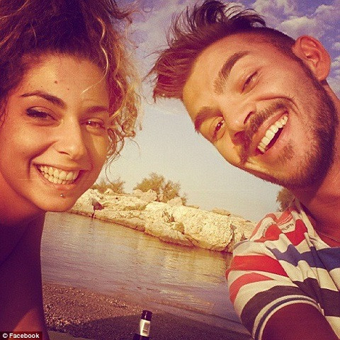 Dén muọn, xong thảng ra duòng bang chạn máy bay