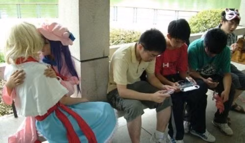 Gái xinh đã ít...