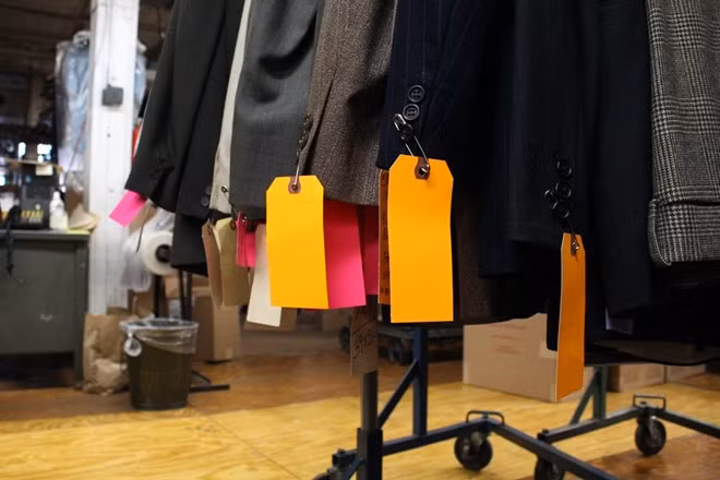 Công ty đã sản xuất hơn 600 bộ complet cho 200 diễn viên trong bộ phim Đế chế ngầm nổi tiếng của HBO.