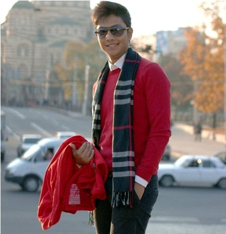 Anh chàng "Mèo mun" chia sẻ, khi bắt gặp trò chơi Talking Tom Cat trên điện thoại và ứng dụng nhái lại tiếng người, anh đã nảy ra ý tưởng nhân rộng những câu chuyện của bản thân gặp trong đời sống lên mạng xã hội.