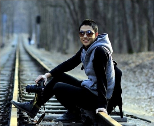 "Bạn bè thường hay châm chọc mình là Công đen nên mình đặt tên con mèo là Mèo mun cho nó có nét giống chủ", anh trả lời hài hước về nguồn gốc cái tên của chú mèo đáng yêu.