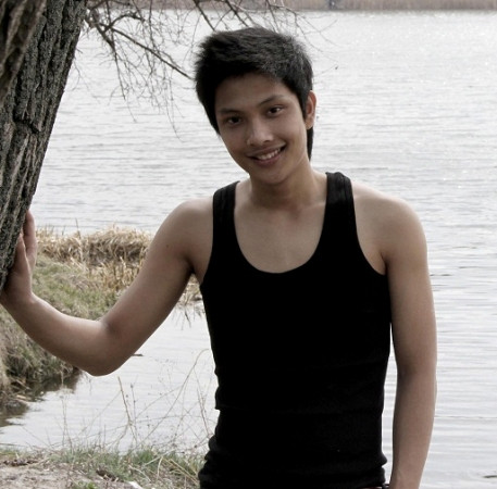 Nam du học với khuôn mặt điển trai vô cùng năng động, nhiệt tình khiến nhiều người yêu quý, ấn tượng.