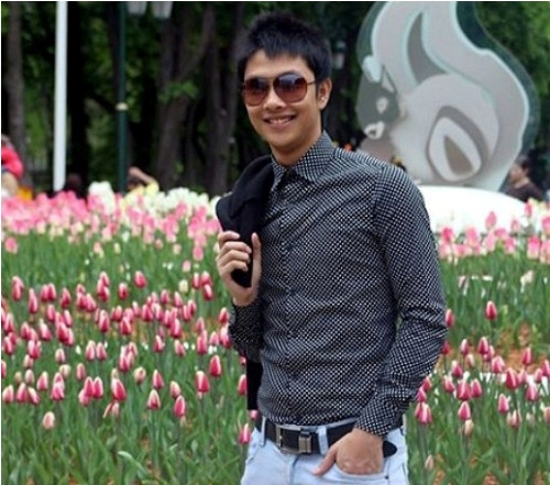 "Hiện tại mình chưa có người yêu đâu. Mình đang muốn có một người bạn gái để gác lại tất cả mọi thứ và có để tập trung vào yêu đương, chứ suốt ngày lên mạng, rồi mèo mun nhiều quá lại 'yêu' mèo hơn người thì khổ", Thành Công chia sẻ.