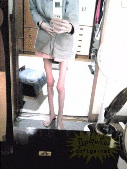 Theo những thông tin chia sẻ, cư dân mạng chỉ biết được thiếu nữ này đến từ Nhật Bản. Cô có một chiều cao đáng mơ ước là 1m68, nhưng khi nhắc đến cân nặng chắc chắn nhiều người phải sửng sốt khi chưa nặng tới 30kg.