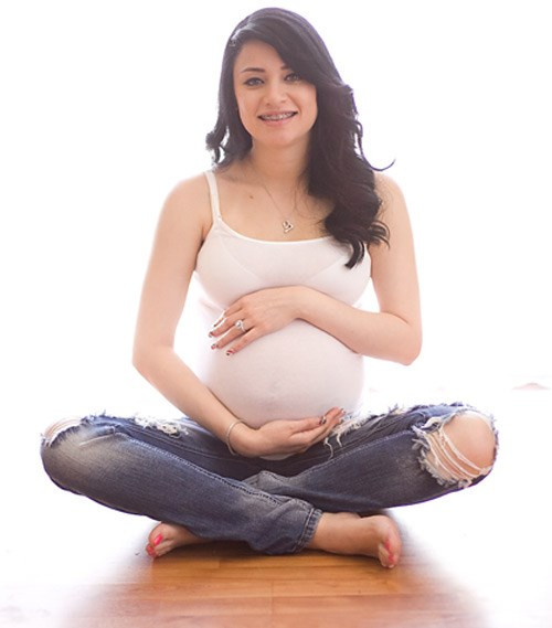 Trong lúc thực hiện bộ ảnh này, bụng bầu của Karen đã khá lớn cho nên cặp đôi đồng tính quyết định thực hiện ngay tại studio chứ không cần ngoại cảnh.