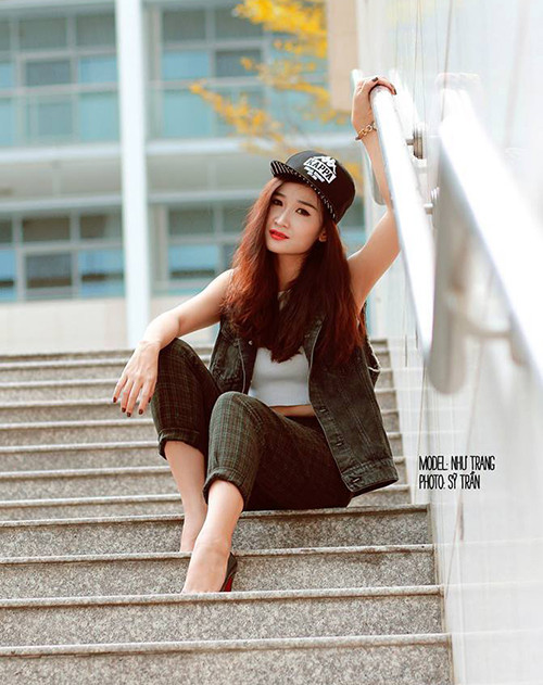  Nữ sinh Đồng Tháp từng gây ấn tượng với khán giả với giọng ca trong trẻo, cao vút với những bài quen thuộc như: Mười năm tình cũ, Tình nghĩa đôi ta chỉ bấy nhiêu thôi…