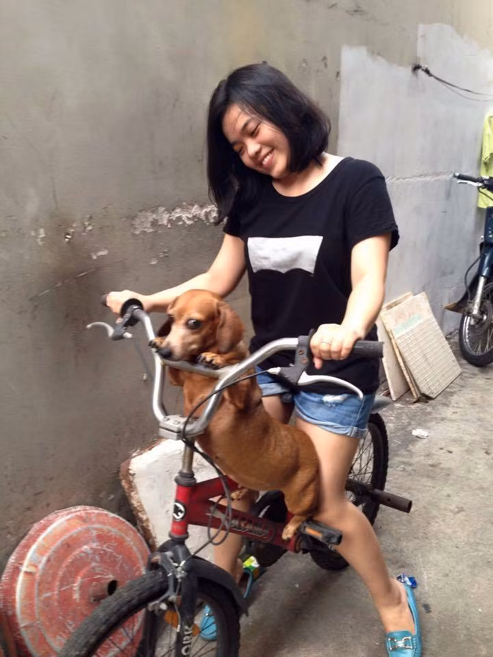 Ngồi xe đạp như ai.