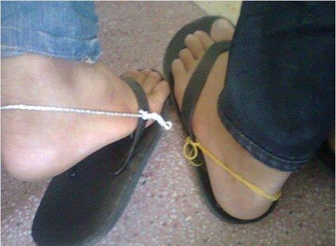 Dép quai hậu "made by sinh viên".