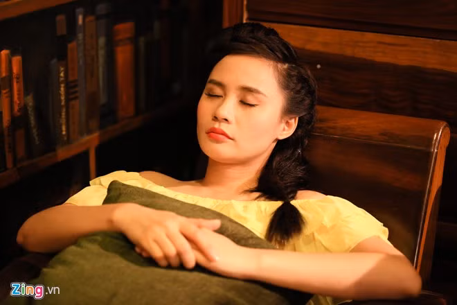 Khi mọi người ra về, MC 365 ngày hạnh phúc tranh thủ chợp mắt ngay tại quán sau một ngày làm việc căng thẳng. Năm 2006, Thảo Nguyên tốt nghiệp loại xuất sắc khóa đào tạo MC tại Nhà Văn hóa Thanh Niên TP HCM. Hiện tại, sau 9 năm theo nghiệp "cầm mic", cô đã gặt hái được một số thành công nhất định.