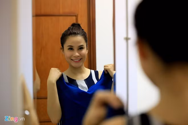 Trước khi đi ngủ, Thảo Nguyên xem lại trang phục cho lần lên sóng vào ngày mai. Sau nhiều năm dẫn chương trình 365 ngày hạnh phúc, cô cho hay, một bộ phận giới trẻ ngày nay mê sống ảo, chỉ biết nghĩ cho mình. Tuy nhiên, cô vẫn gặp những câu chuyện cảm động về tình yêu, gia đình... Do đó, cô và ban biên tập muốn truyền thông điệp cho các bạn trẻ: "Sống tích cực, biết quan tâm, chia sẻ và trao yêu thương đến nhau".