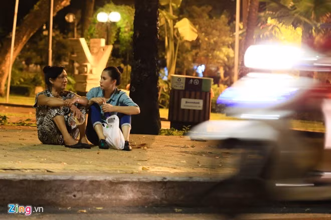 Những lúc buồn, Thảo Nguyên có thói quen mua bánh, đồ ăn... phát cho những người bán vé số, đạp xích lô, lái xe ôm... Sau đó, cô ngồi nghe họ kể về cuộc đời mình, lấy đó làm vốn sống và nghị lực. Cô chia sẻ: "Khi mang niềm vui đến cho người khác, tôi cũng cảm nhận vui lây. Tôi thích được chia sẻ, cho đi hơn là nhận lại trong cuộc sống".