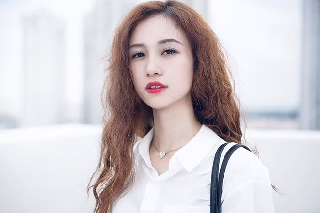 Jun Vũ là người mẫu gốc Việt, định cư tại Thái Lan từ năm 15 tuổi. Nét đẹp thuần khiết, đặc biệt là nụ cười rạng rỡ của cô từng được nhận xét khá giống với Yoona (thành viên nhóm SNSD). Tại Thái Lan, 9X "bỏ túi" nhiều quảng cáo của các thương hiệu lớn, làm VJ và đóng MV ca nhạc.