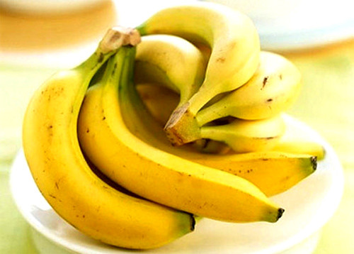 Bạn có thể ăn cả vỏ chuối sống đã được rửa sạch, hoặc đun sôi chúng trong vài phút rồi xay nhuyễn thành món sinh tố chung với những loại trái cây yêu thích khác.