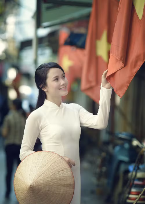 Nói về cảm xúc của một người con đất Việt trước ngày lễ lớn của dân tộc, Bảo Thái bồi hồi: “Năm nay là tròn 70 năm kỷ niệm Cách mạng tháng 8 và Quốc Khánh 2/9. Là một người con của đất nước Việt Nam, mình cảm thấy vô cùng xúc động và muốn gửi gắm tình yêu quê hương đất nước qua bộ ảnh. Mình hi vọng rằng bộ ảnh này của mình sẽ chạm đến hàng vạn trái tim đang rung lên nhịp tự hào trong ngày Tết Độc Lập”.