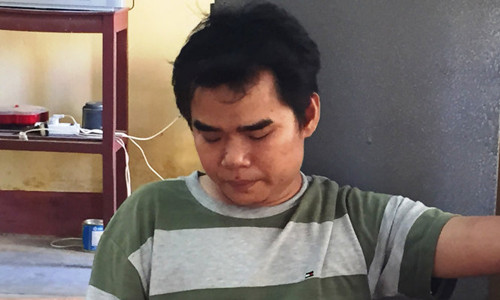 Rung dong con trai dam me vi khong xin duoc tien