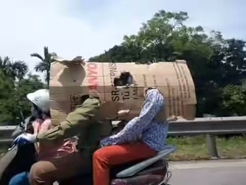 Không đụng hàng.