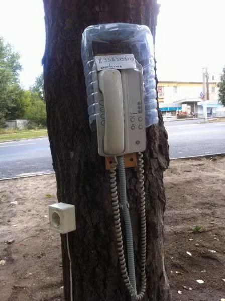 Điện thoại công cộng.